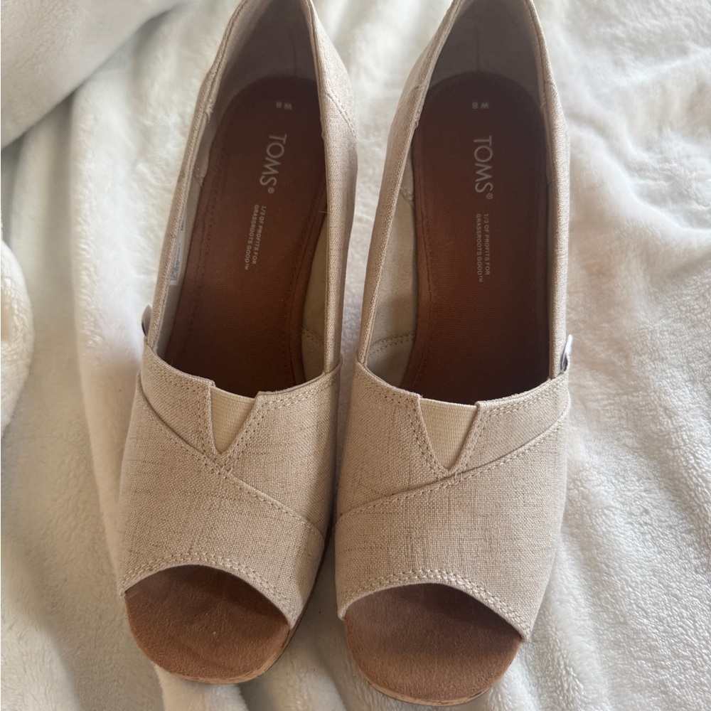 TOMS Women's Cream Peep Toe Wedges